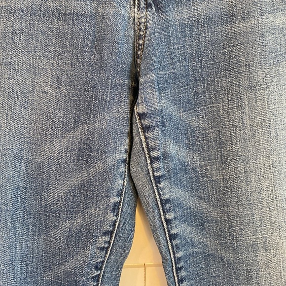 Gap mid wash straight leg high rise girlfriend jean size 10/30 - Picture 5 of 11
